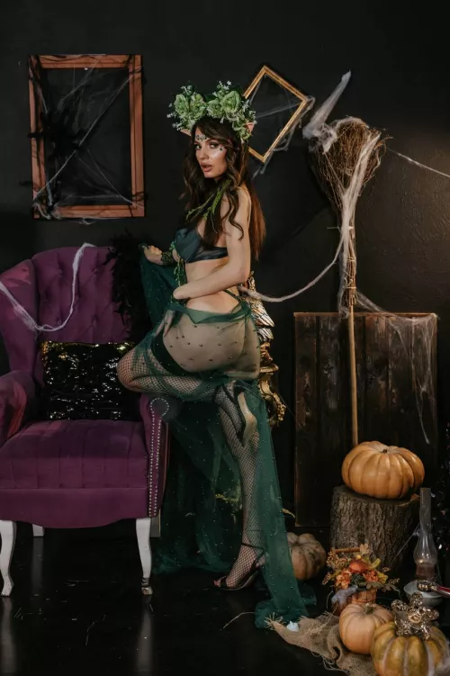 I'm Passion Elf, and tonight I'm up to something incredible by Moon_ledyy