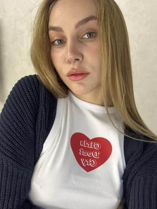 I'm so cozy here🧶 by EasyAwareness5902