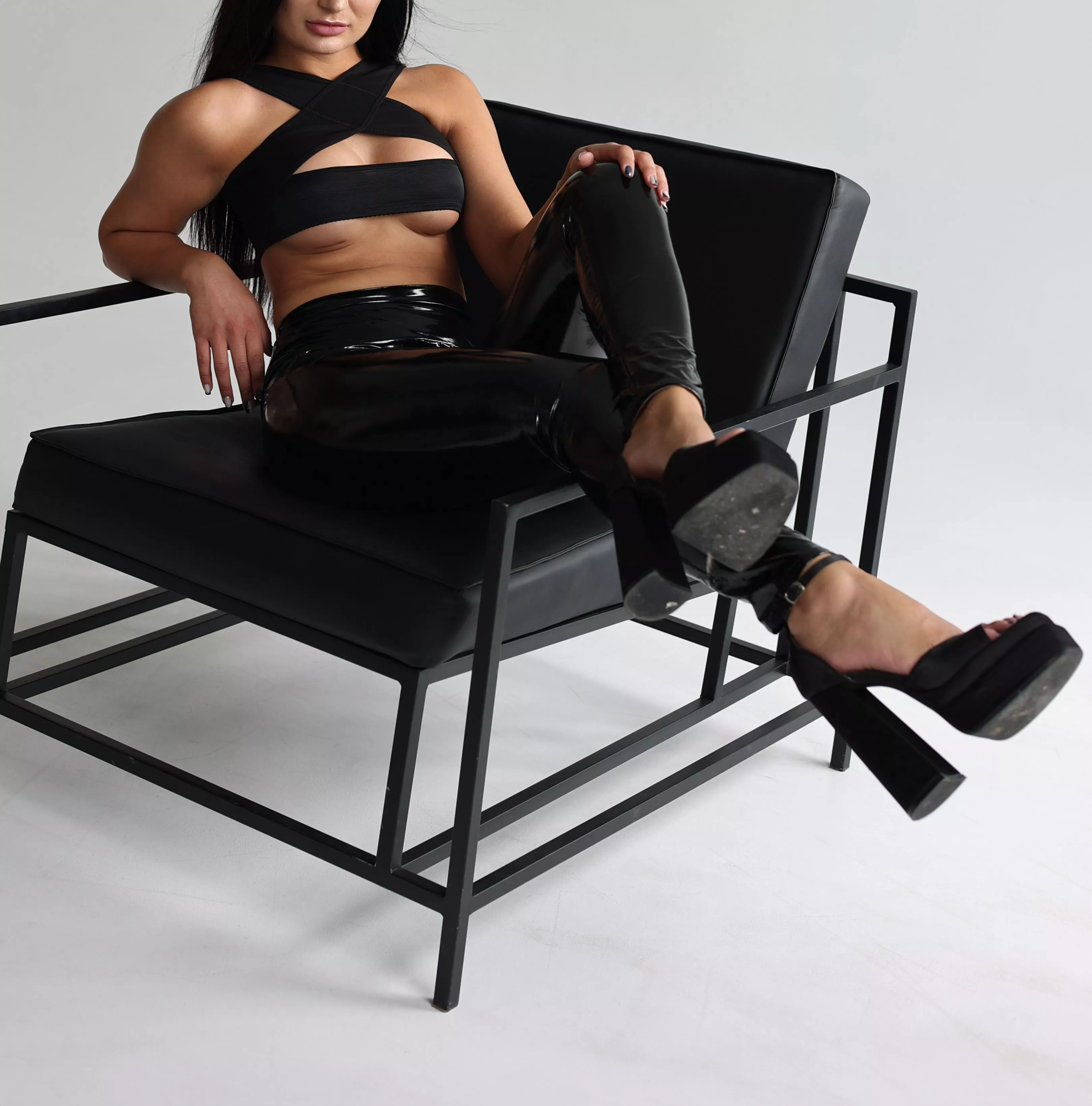 I'm your mommy who wants to show you her outfit posted by AzureFreedom