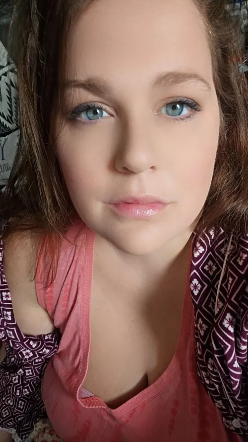 Lips made for kissing by SillyRabbitI2I