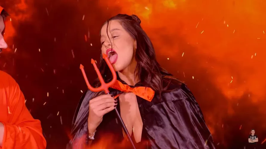 Mai pun o data poza poate aflu cine e tipa, ca vad ca imineste stearsa postarea de pe grup si nu inteleg de ce🤔 by Final-Carob-9968