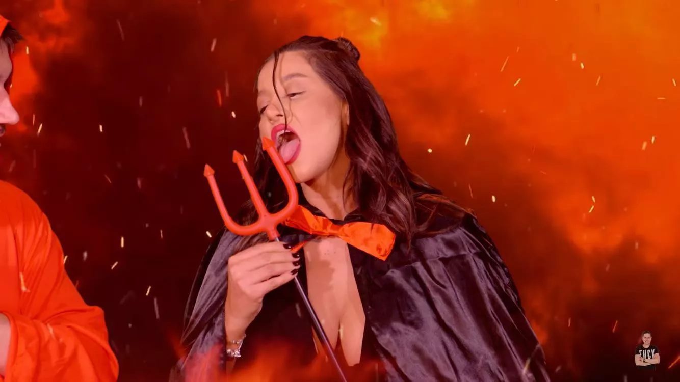 Mai pun o data poza poate aflu cine e tipa, ca vad ca imineste stearsa postarea de pe grup si nu inteleg de ce🤔 posted by Final-Carob-9968