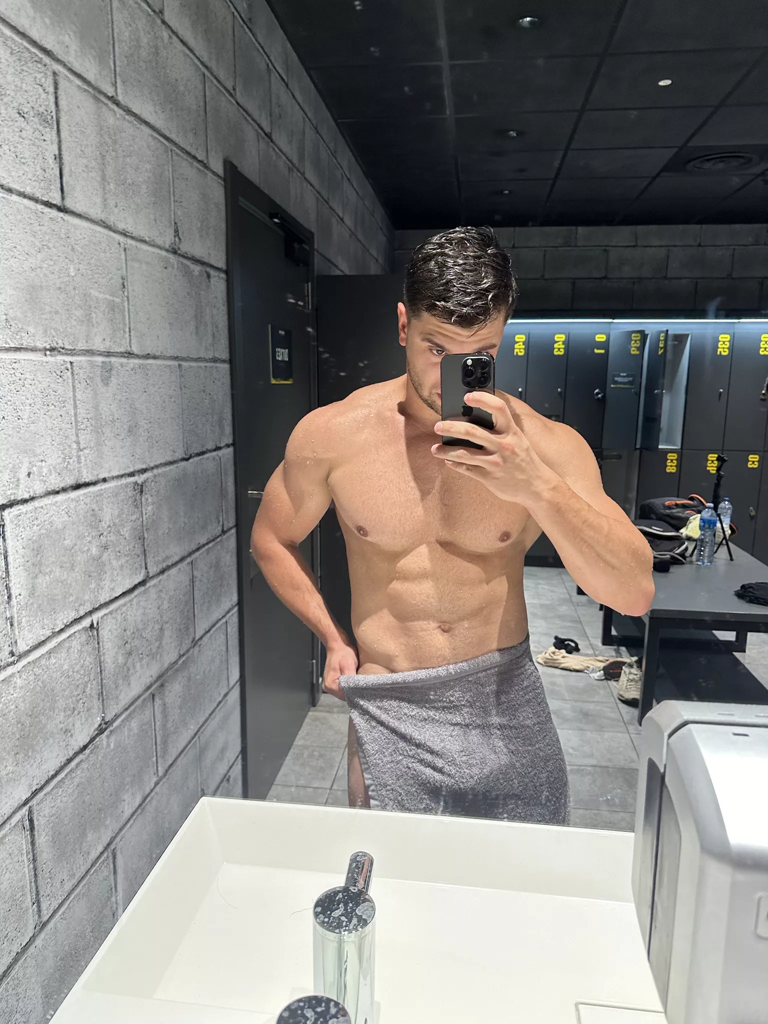 My gym bro is never there when I need him
 posted by realisiwak