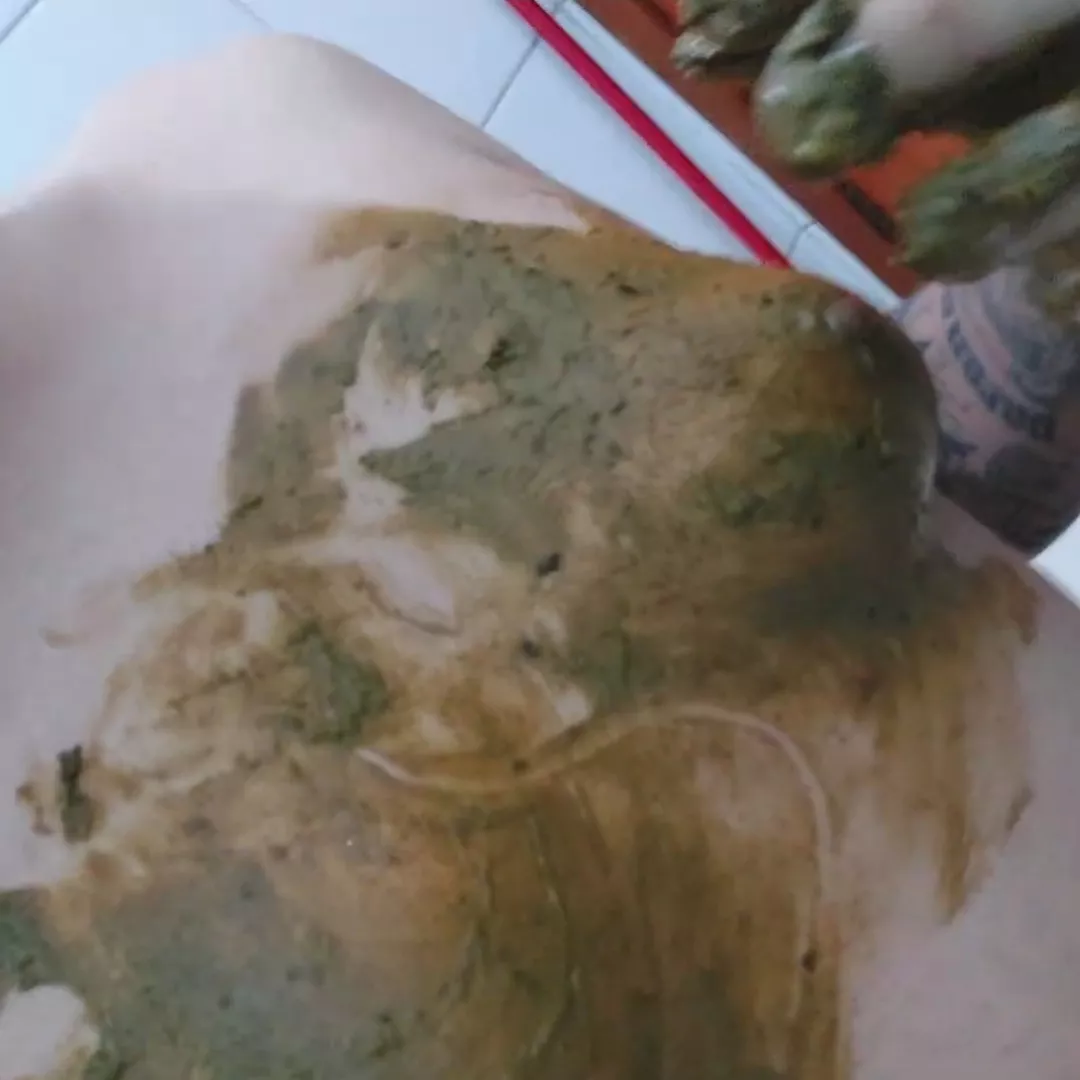 oh my god, I got completely dirty while eating, who wants to see me cleaning myself? (F)21 posted by Difficult_Ad_727