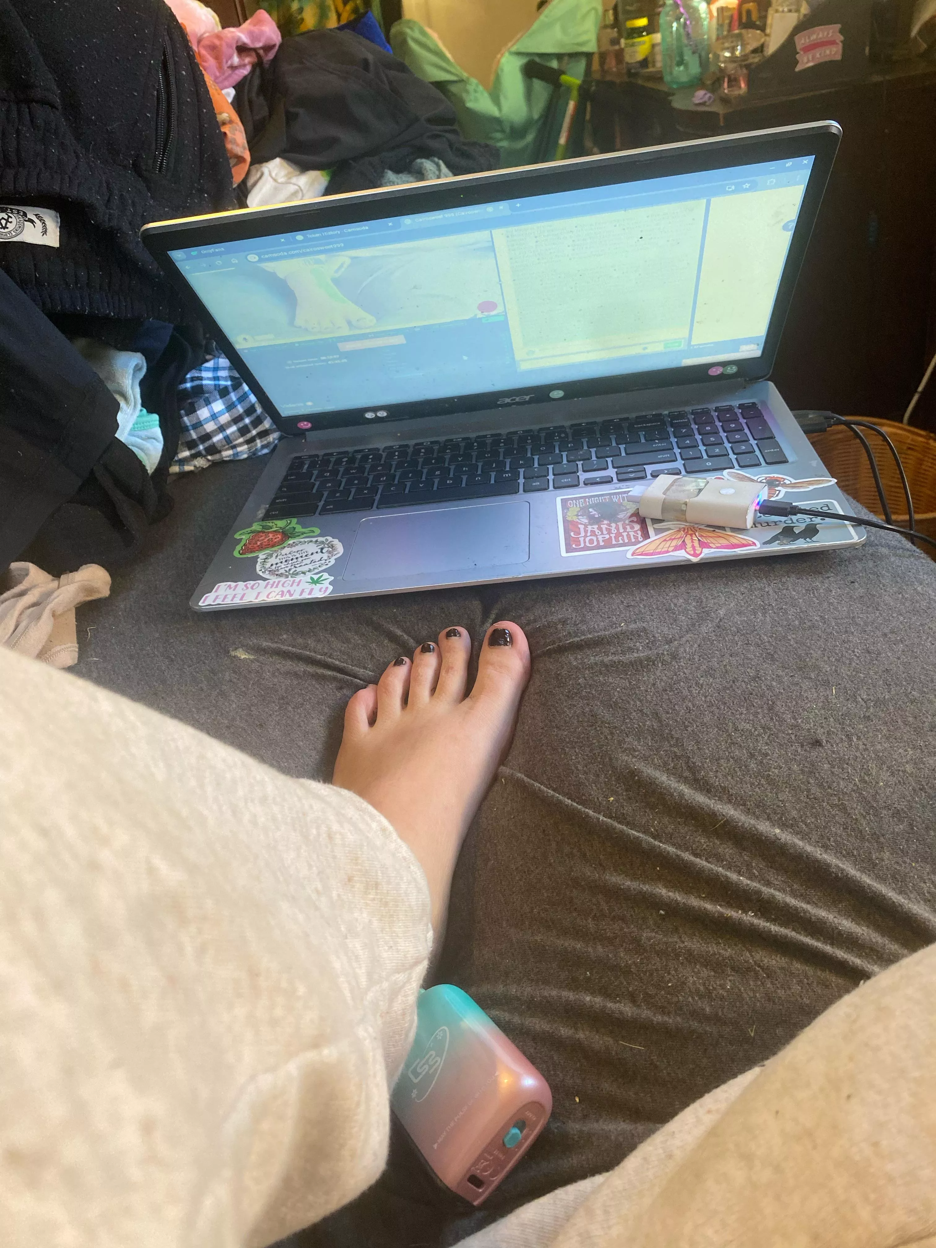 On live ❤️ come see my lil piggies  posted by CairoSweet999