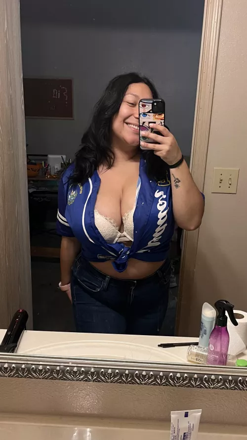Someone order a busty Salvadorian    by Siobaby0610