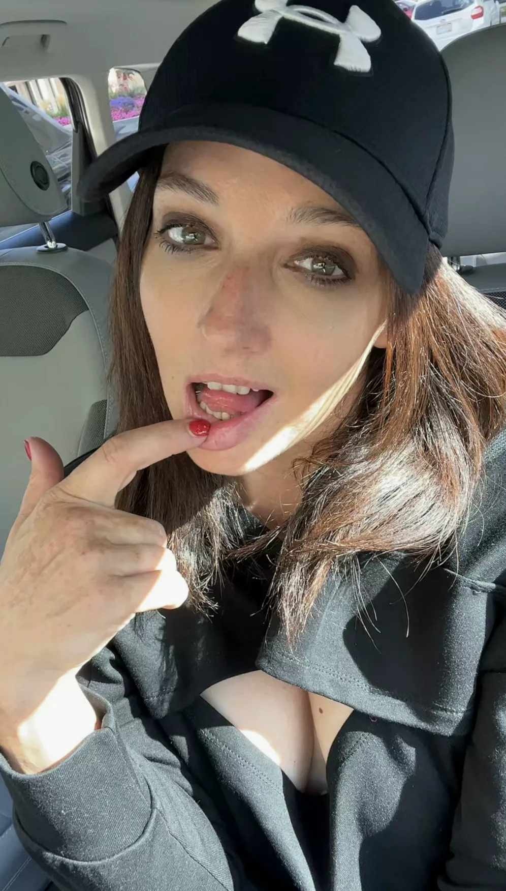 Want to explore threesomes posted by bubblesnquackz