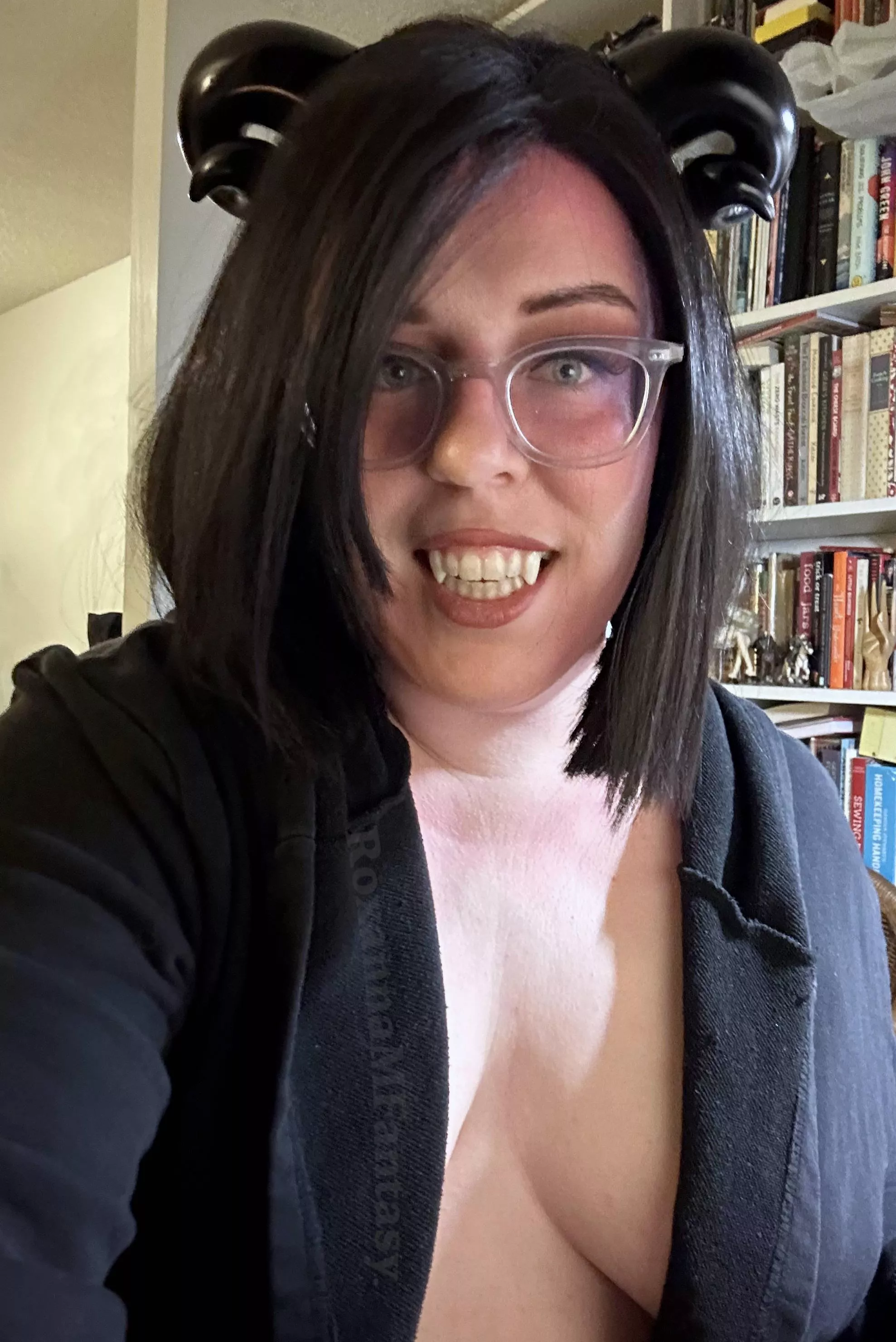 What did you say to make this tiefling blush so much?? posted by RoxannaMFantasy