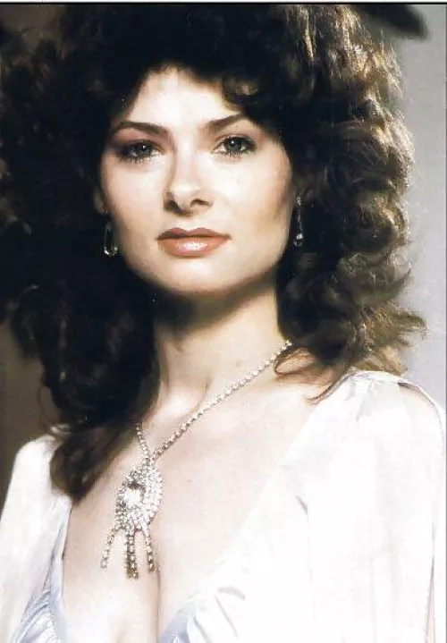 Who is she ? by ThongPo_007