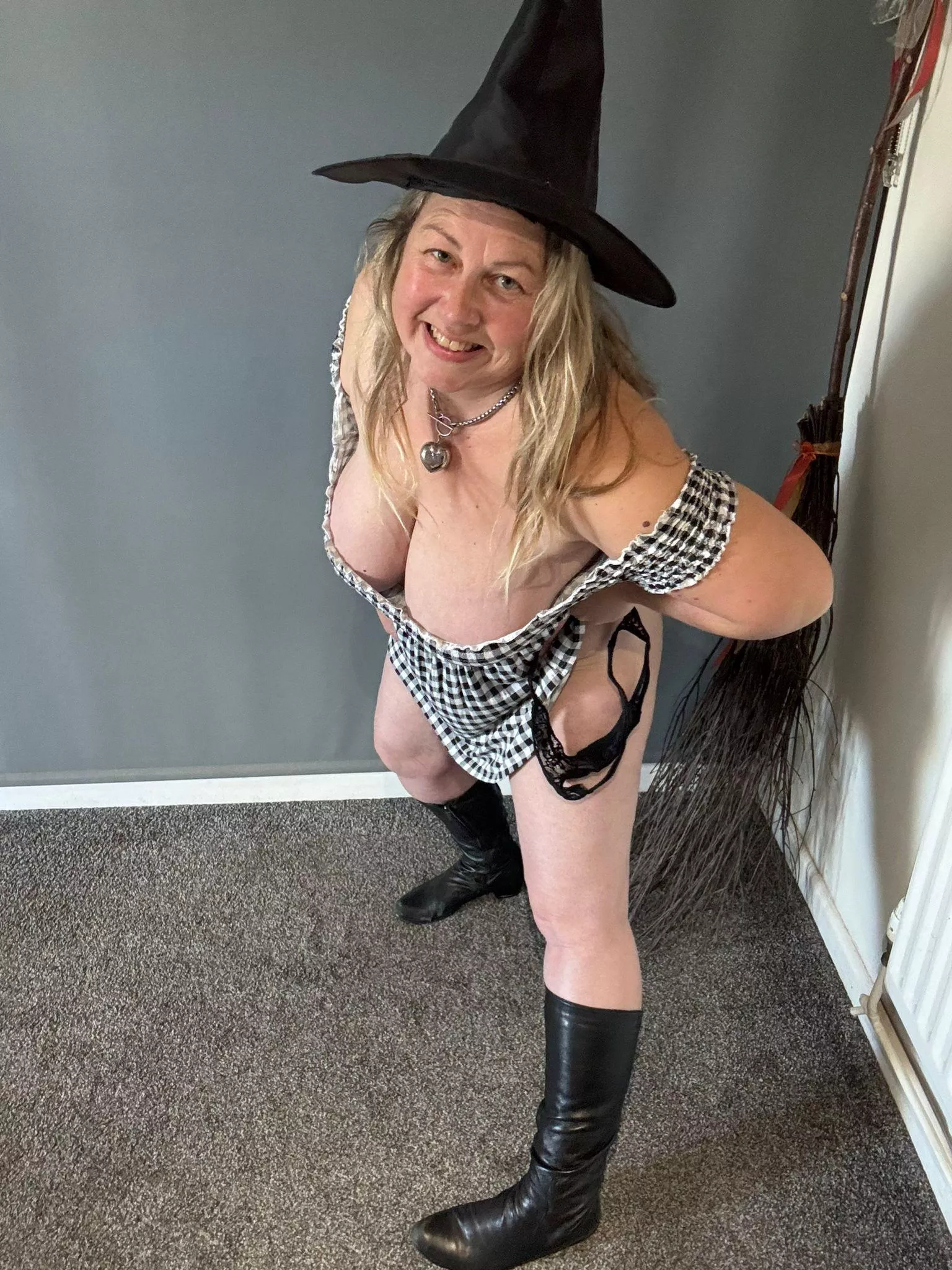 Wicked witch fun time  posted by Nikky_Nylee