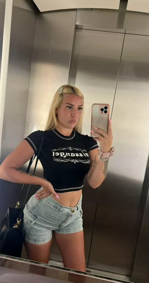 Would you keep up with a 19 F’s wild side? by dazzlingChristine