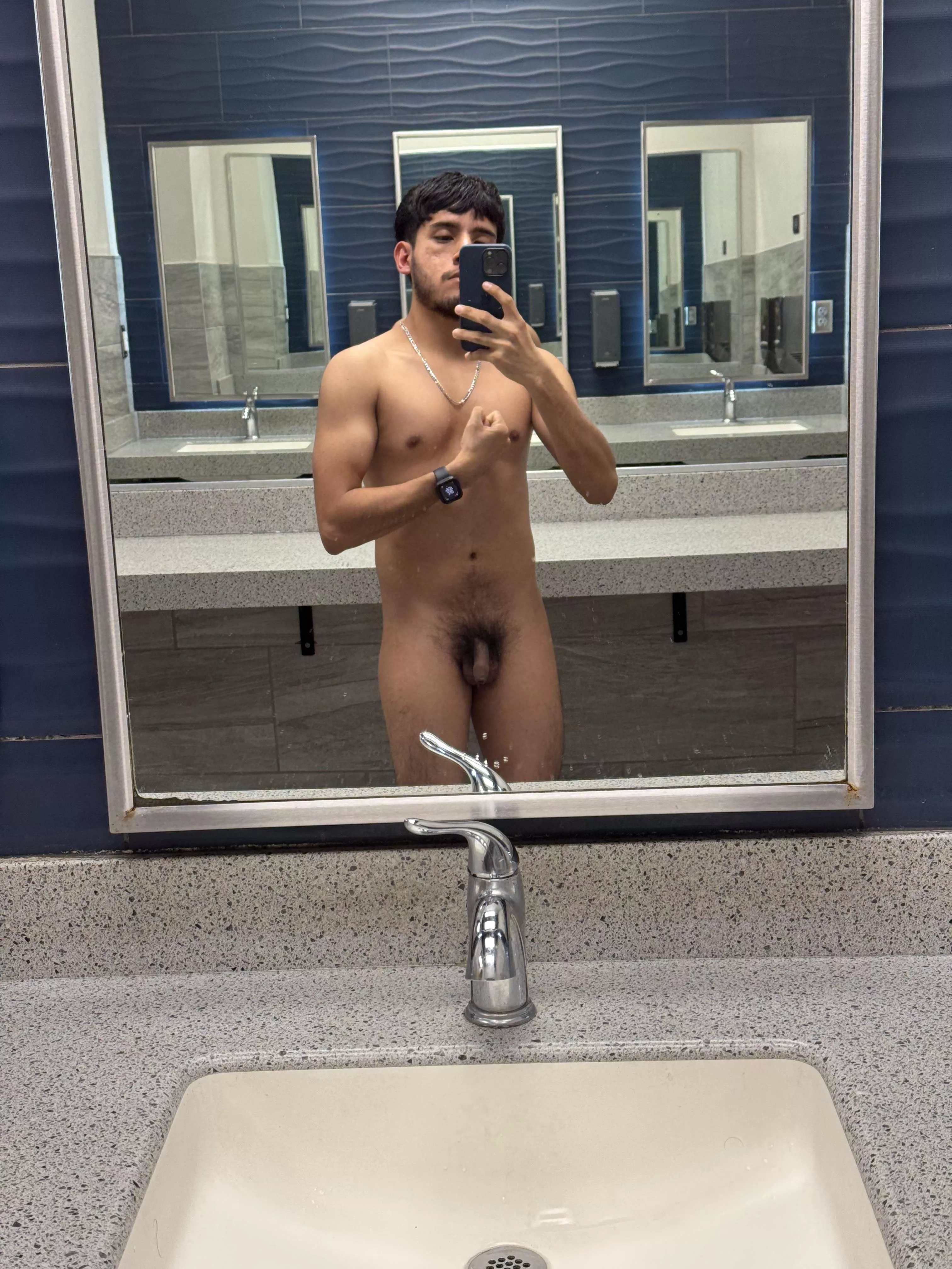 After gym 😎🤙🏽⚽️ posted by enriqueebas