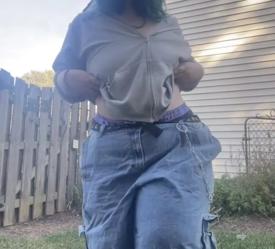 Bitchboys only get a peek posted by GoddessCath219