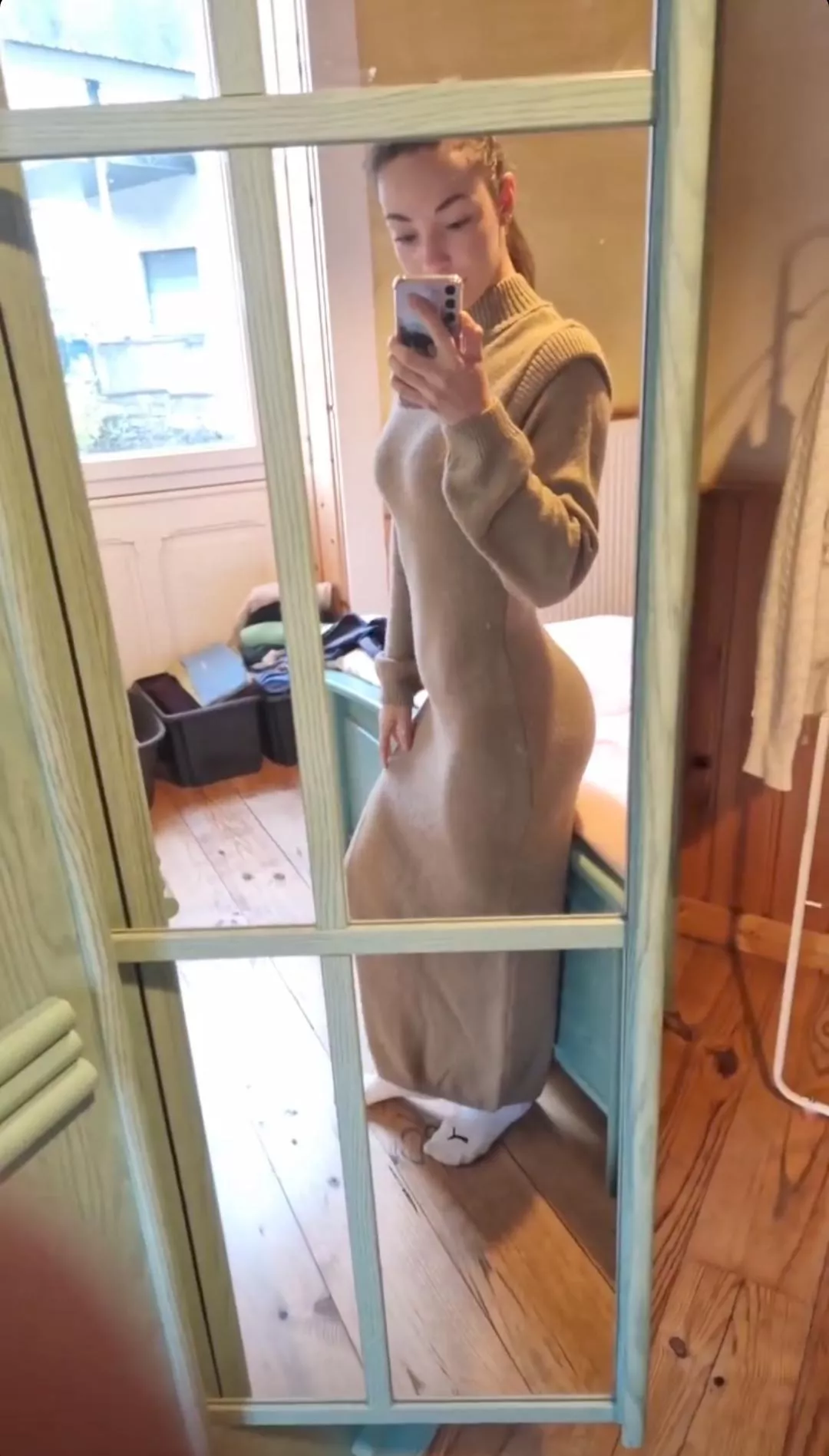 Cold weather doesn't mean I can't wear tight dresses posted by GoonetteLurkette