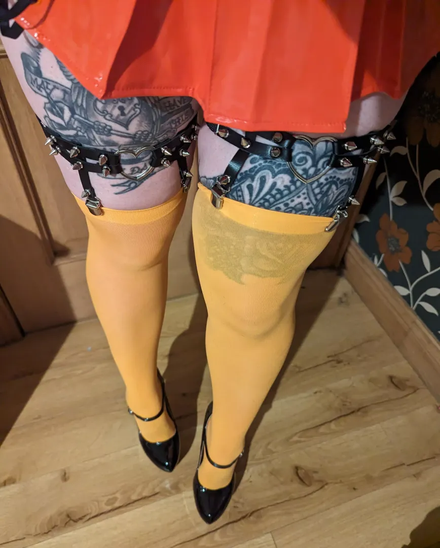 (F) Velma vibes  posted by kandehx