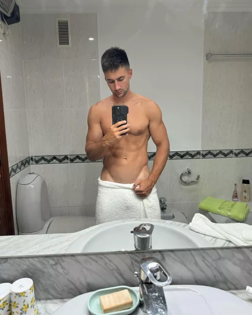 Fresh from the shower by Juana_Avocados