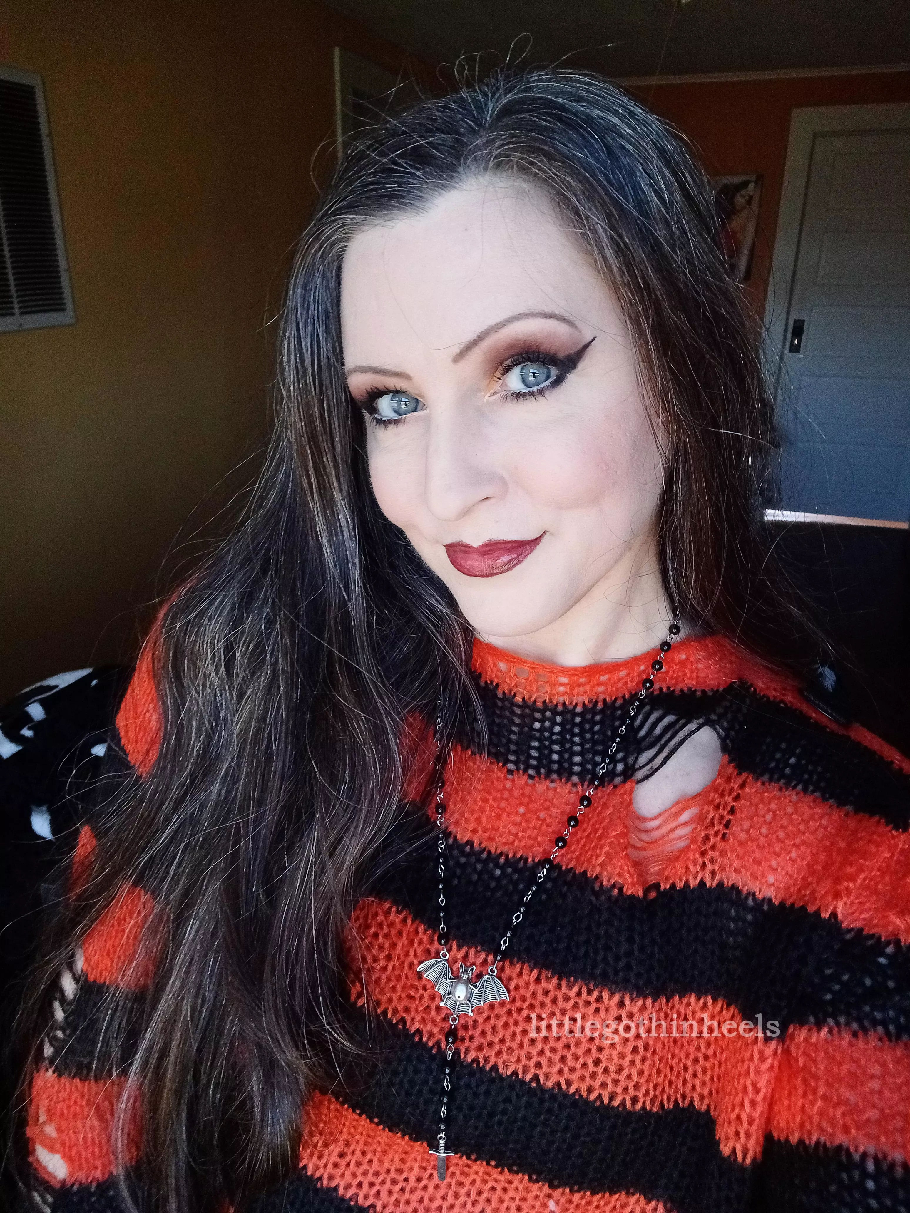 goth girl since the 90s (43F) posted by littlegothinheels