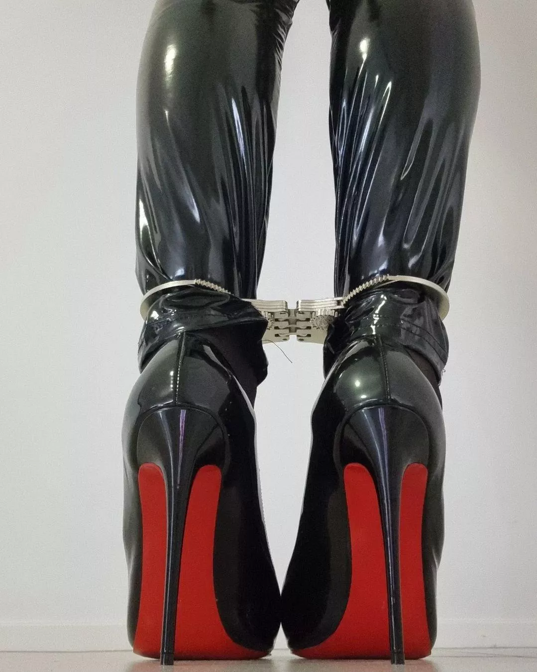 Hopefully the doorbell doesn't ring. They won't wait 10 minutes for me to get there. No long strides in these cuffs. posted by Straightguyinheels