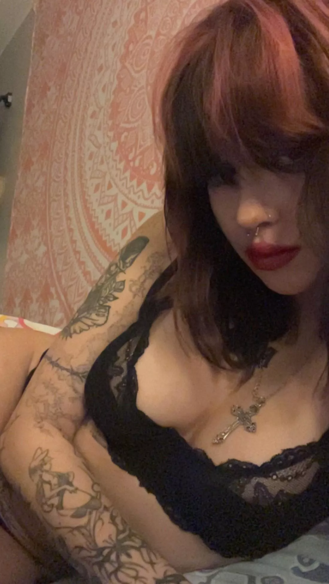 i heard that youre lookin for a horror movie partner >.< posted by rosiewayffu