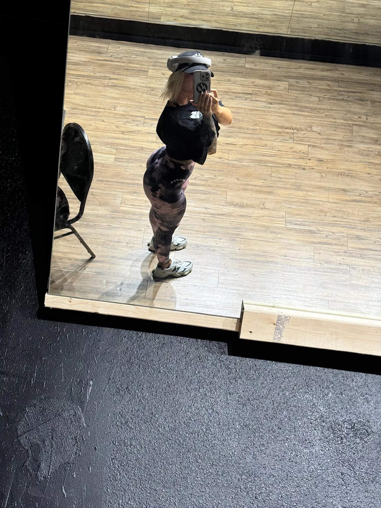 i love ceiling mirrors in the gym   posted by FitnessBarbiee