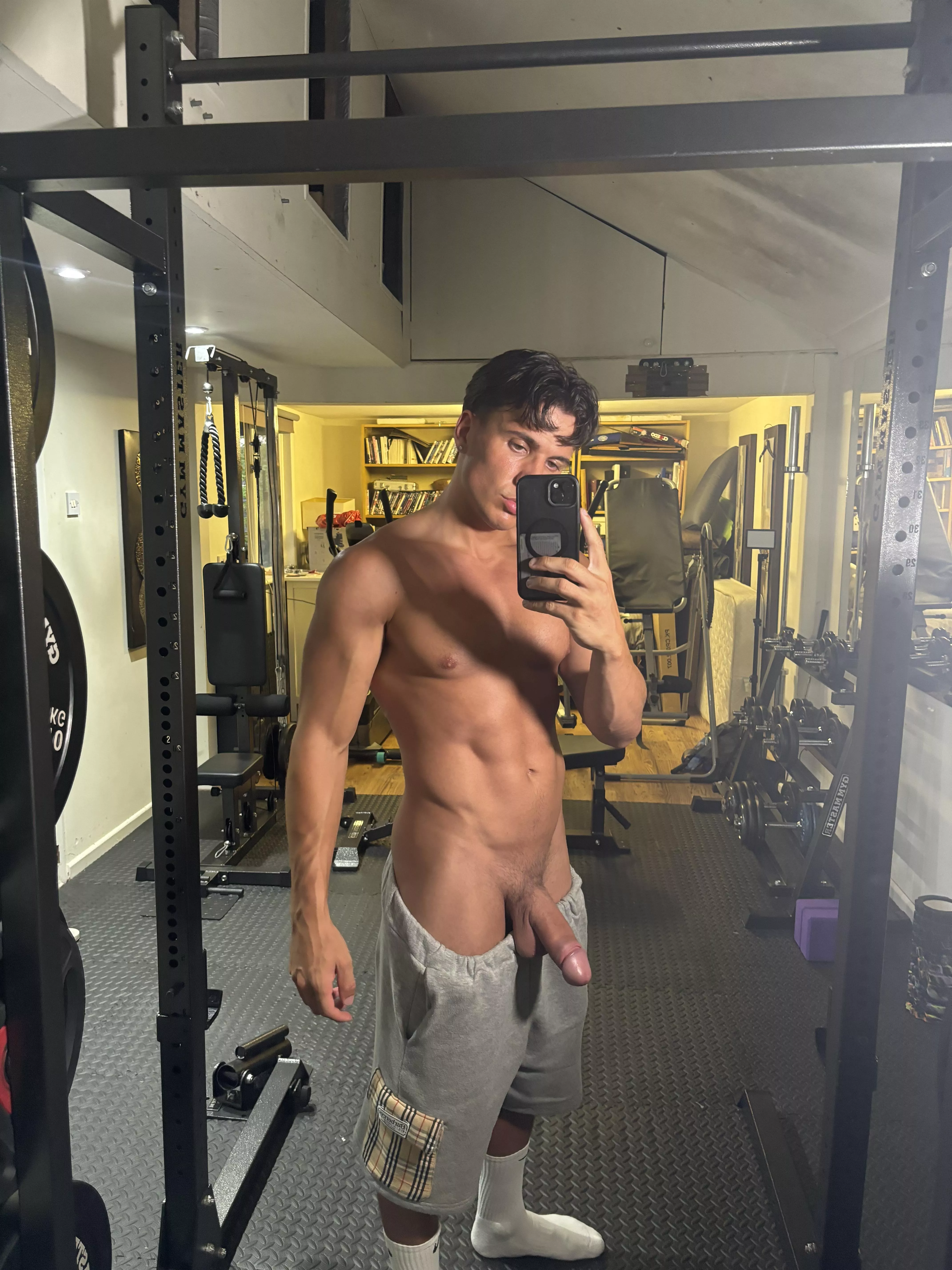 I’m so thick and heavy posted by Aonsu