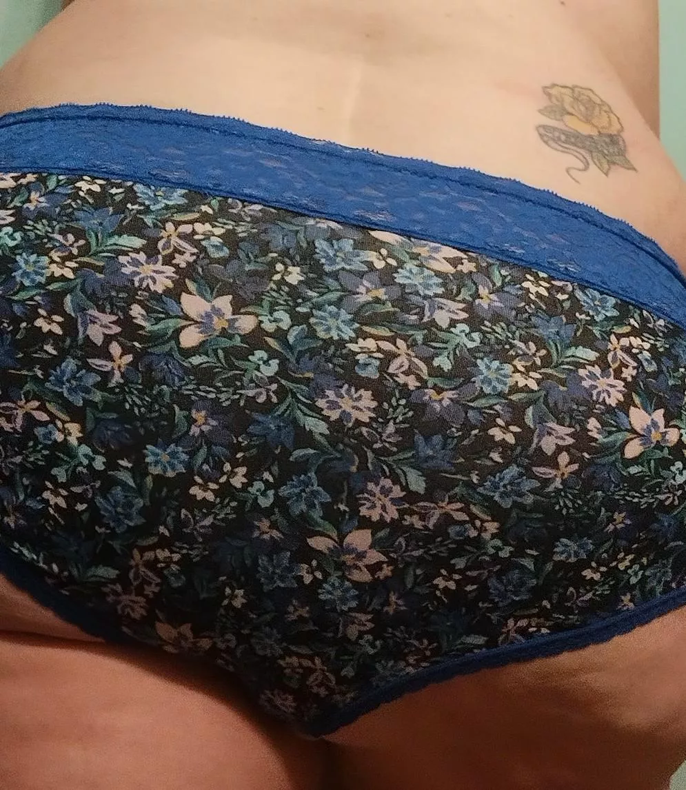 Juicy Booty! 😜 posted by Bbwmama82