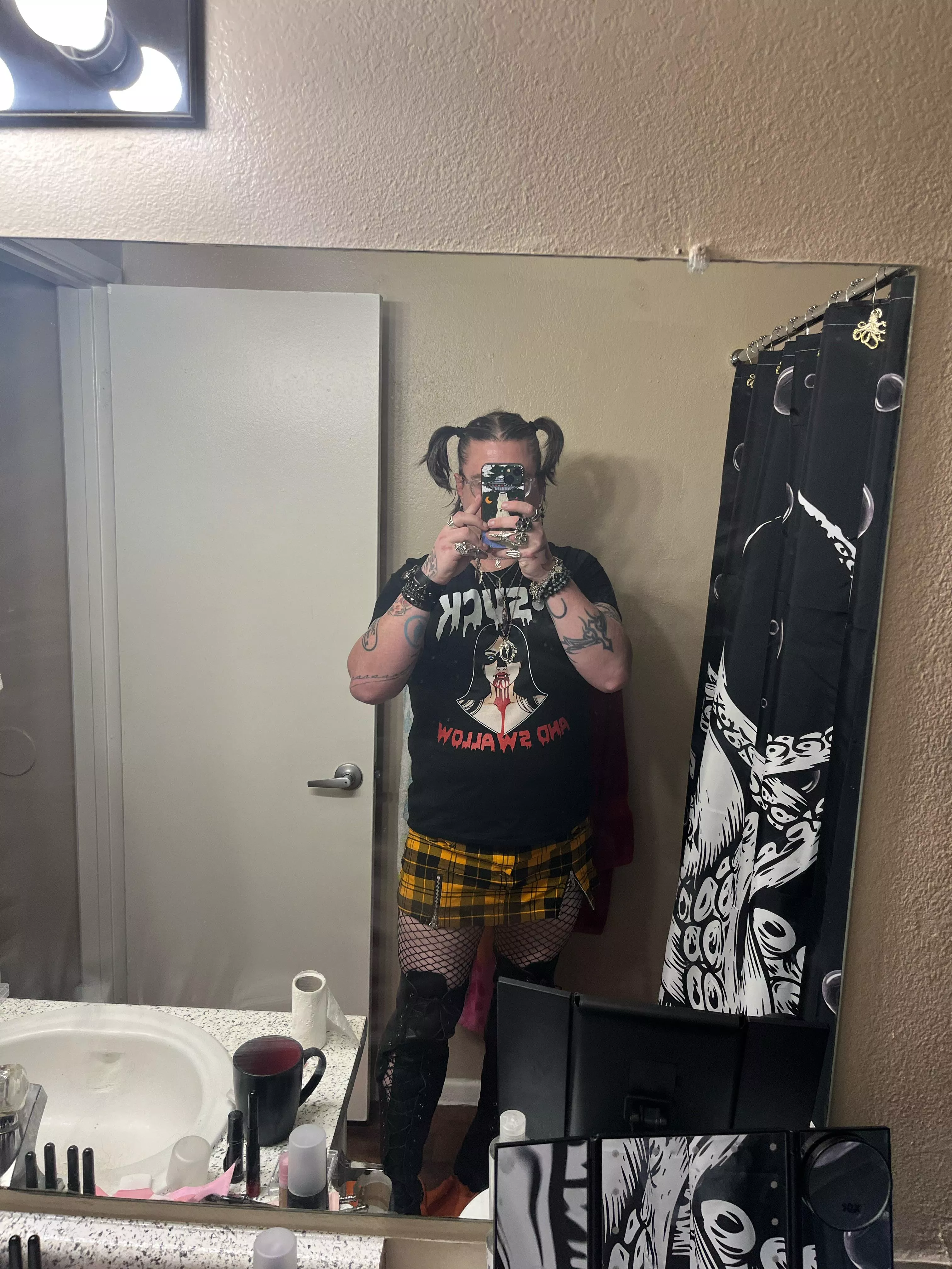 Pre-work blowjob in chandler? posted by Rainbow_Goth_Gurl