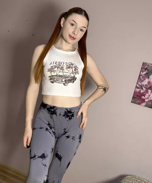 Red hair and narrow waist is the best combination by galactiickiss