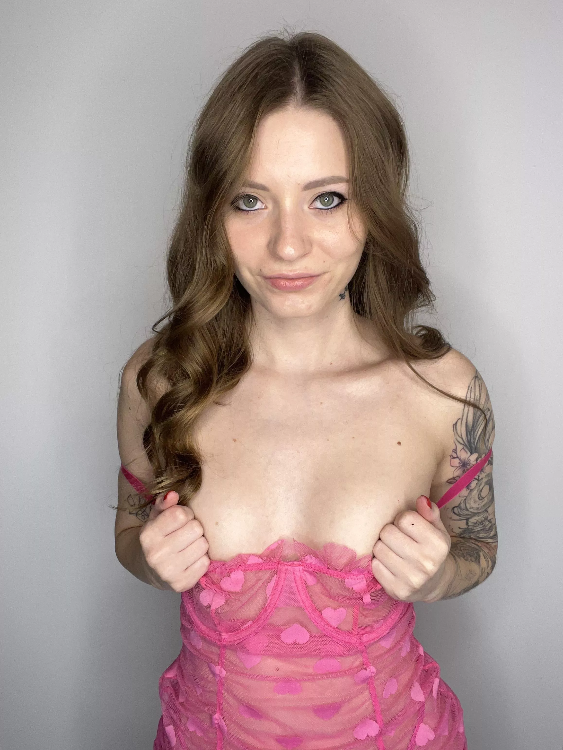 Trying to pull you in with my gaze  posted by Ergogee46