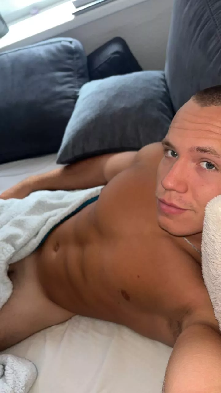 Come closer 😘🔥 posted by Henry3182