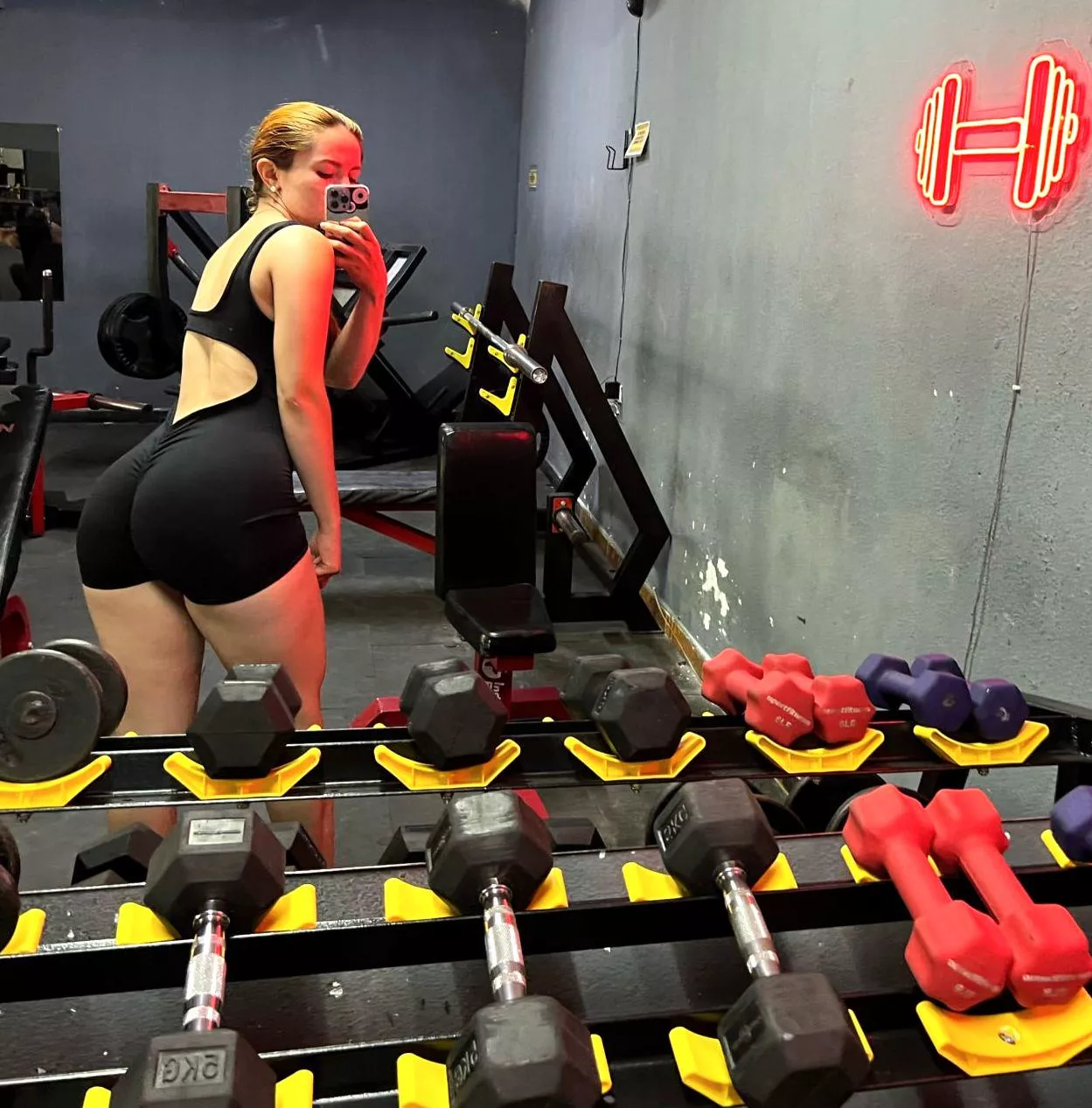 I love the looks I get when I wear yoga pants posted by SweetJessicaa