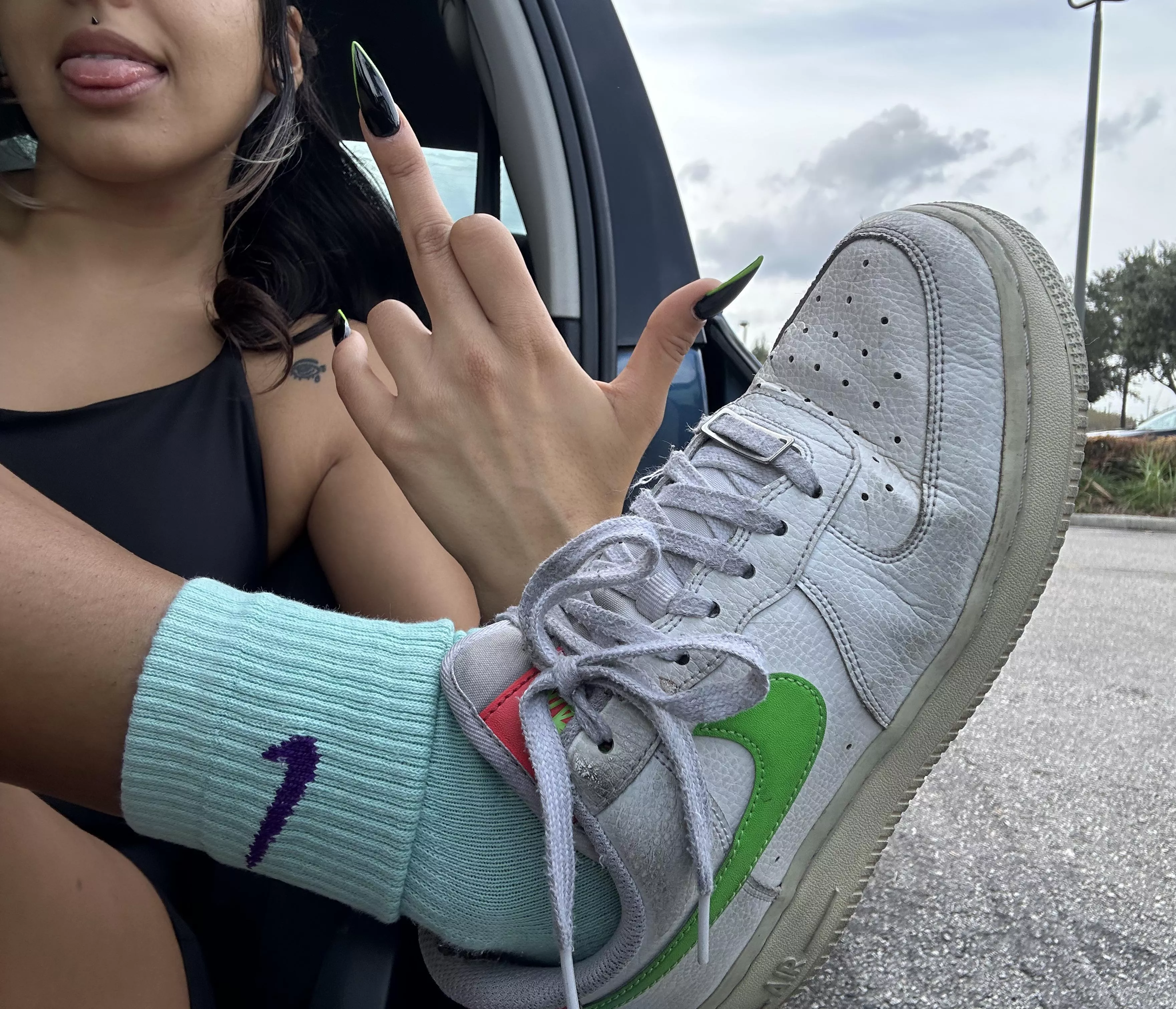 I say fuck off loser and all you see is a middle finger you wanna suck😂 posted by plantbasedpussyxxx