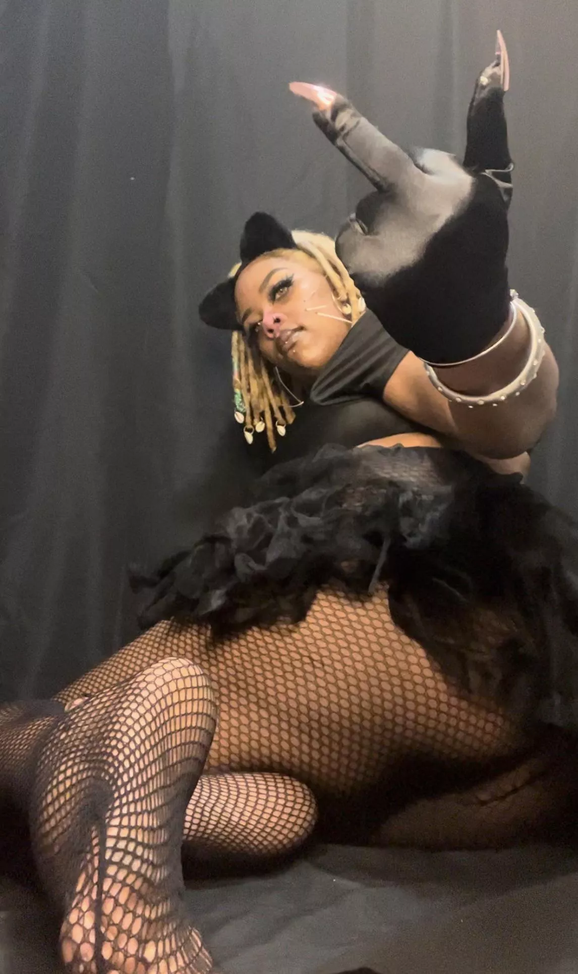 Suck my kitty claws loser 🐾 posted by Goddessholi