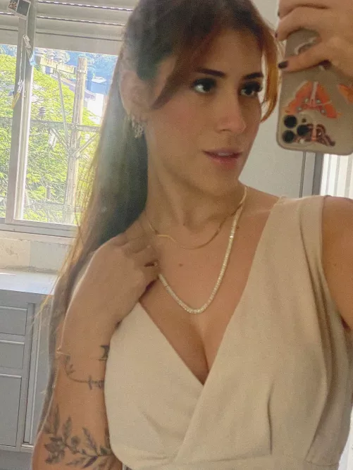 23 [F4M] Just flexing my style and my sparkle by RegalSaraswati