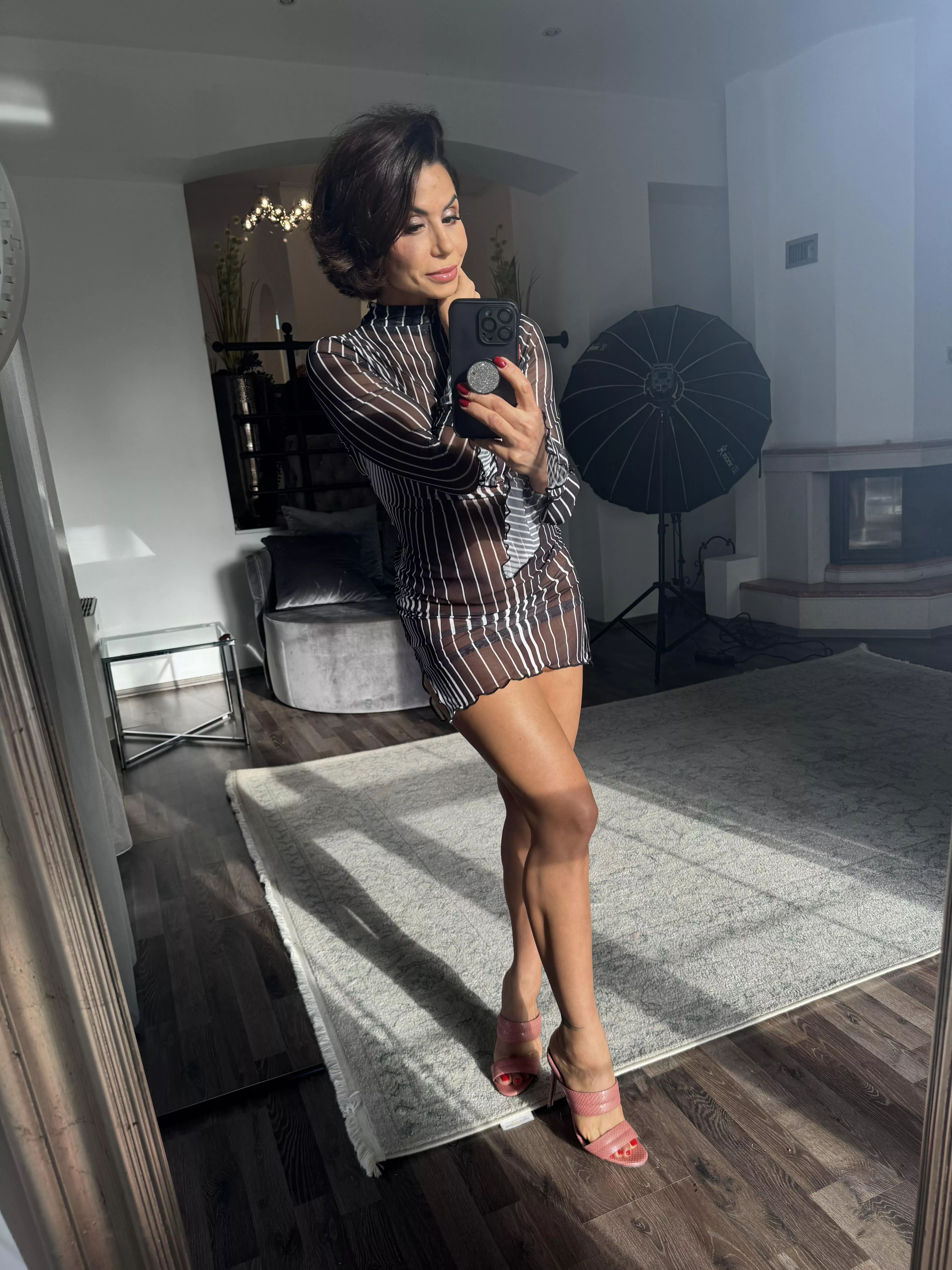 41f, loving this classic but sexy look posted by Tanned_peaches