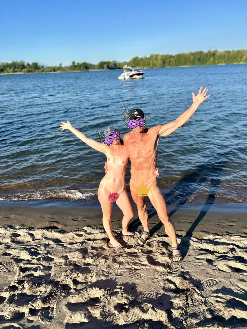 5-12 Nov Fit Couple Looking… by amulekex