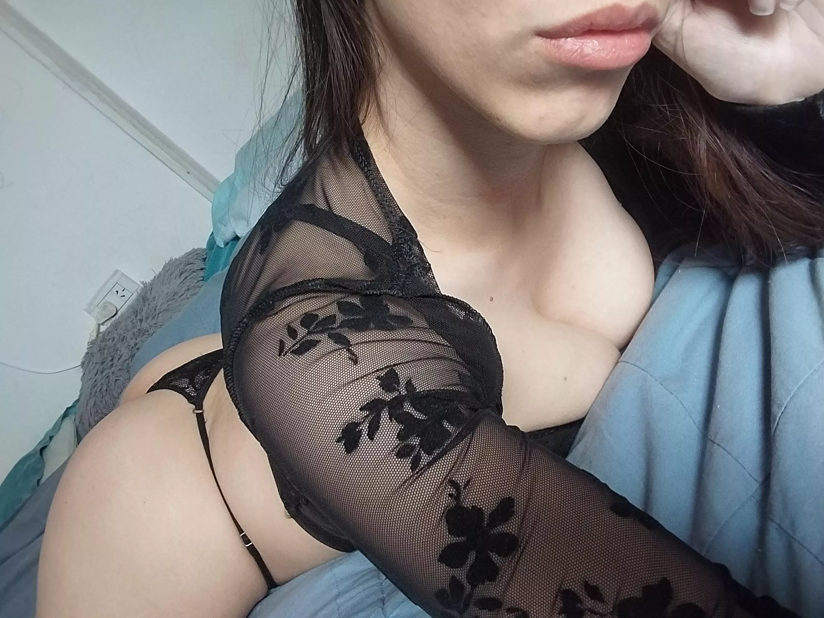 Do I look sexy like this posted by Mariana_peaches3_14