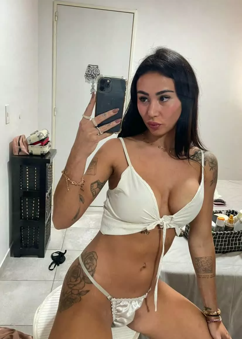 I’m here to make sure you never forget my name 💋 posted by sophiemodel