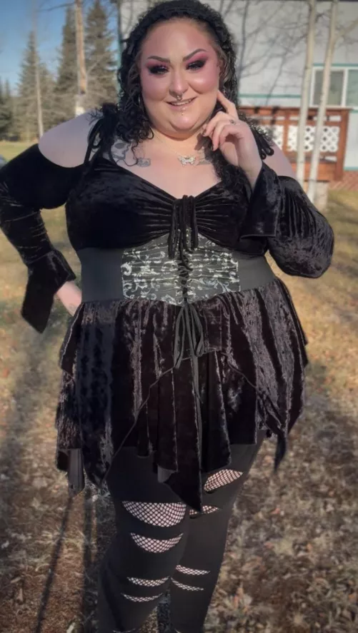 I’m so hot, how come I don’t get much love on here 😭 by lilgxthbxby