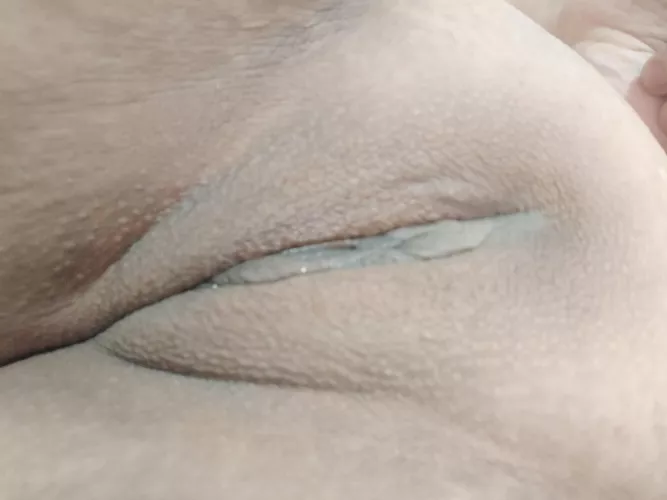 Looking (f)or someone to eat me out tonight 😗 by yagoobian__