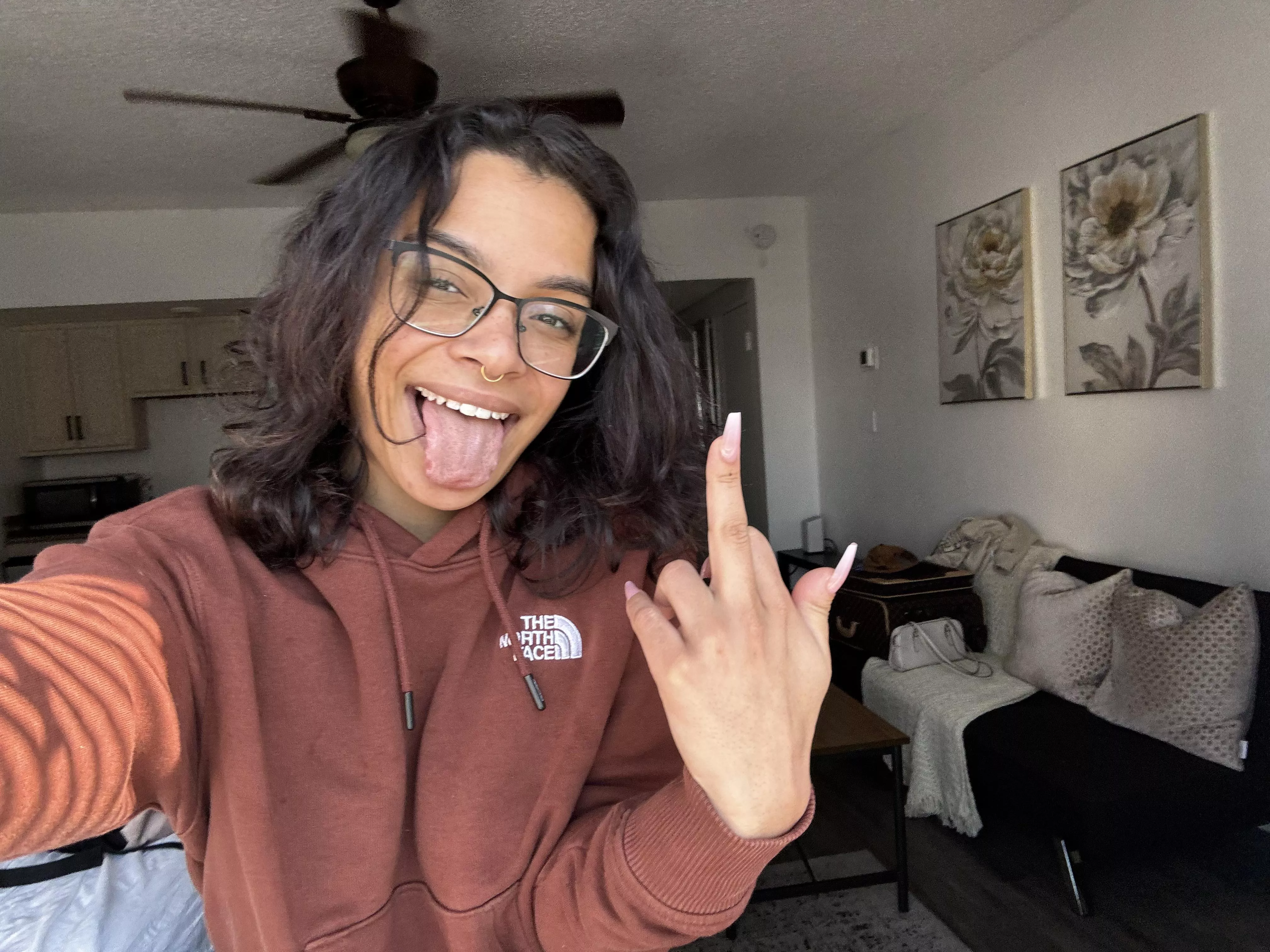 🤭 online and active all day posted by bbygirlzoe