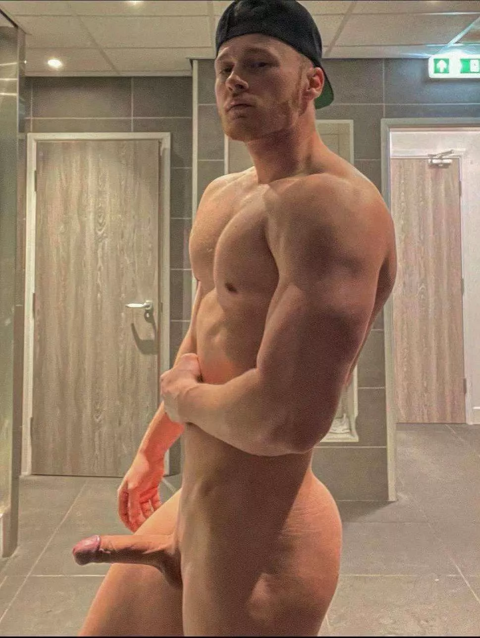 Saturday night and I am so horny 🥵😏 [30] posted by studmuffin120