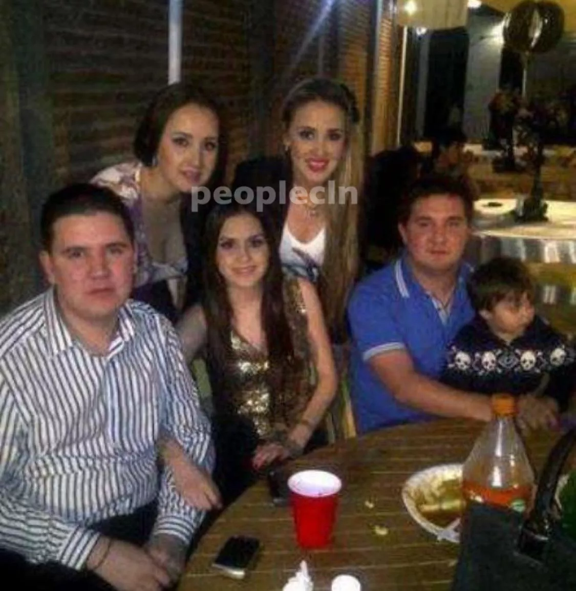 The Felix Gastelum siblings. Top Row: Mercedes, Gris (wife of Mayito Gordo). Bottom Row: “Pelon”, Karely, “Wero”. Their brother Juan Carlos “Chavo Felix” is the husband of Teresa Zambada Niebla and father of her children. Their father is Juan posted by Ok_Head368