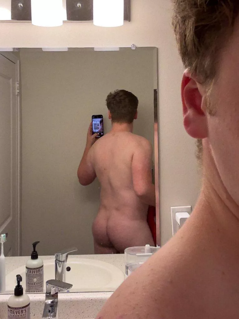 Walked by the mirror naked and thought my ass looked really good 🤤 [27] posted by thewinterson