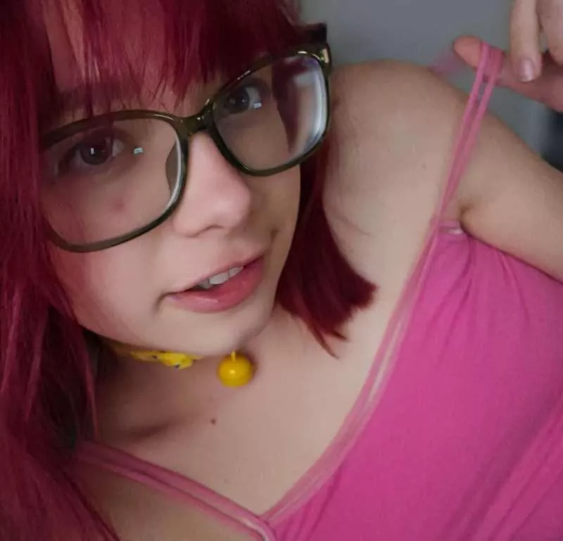 Wearing my new yellow collar🧸 posted by LilpirahnaX