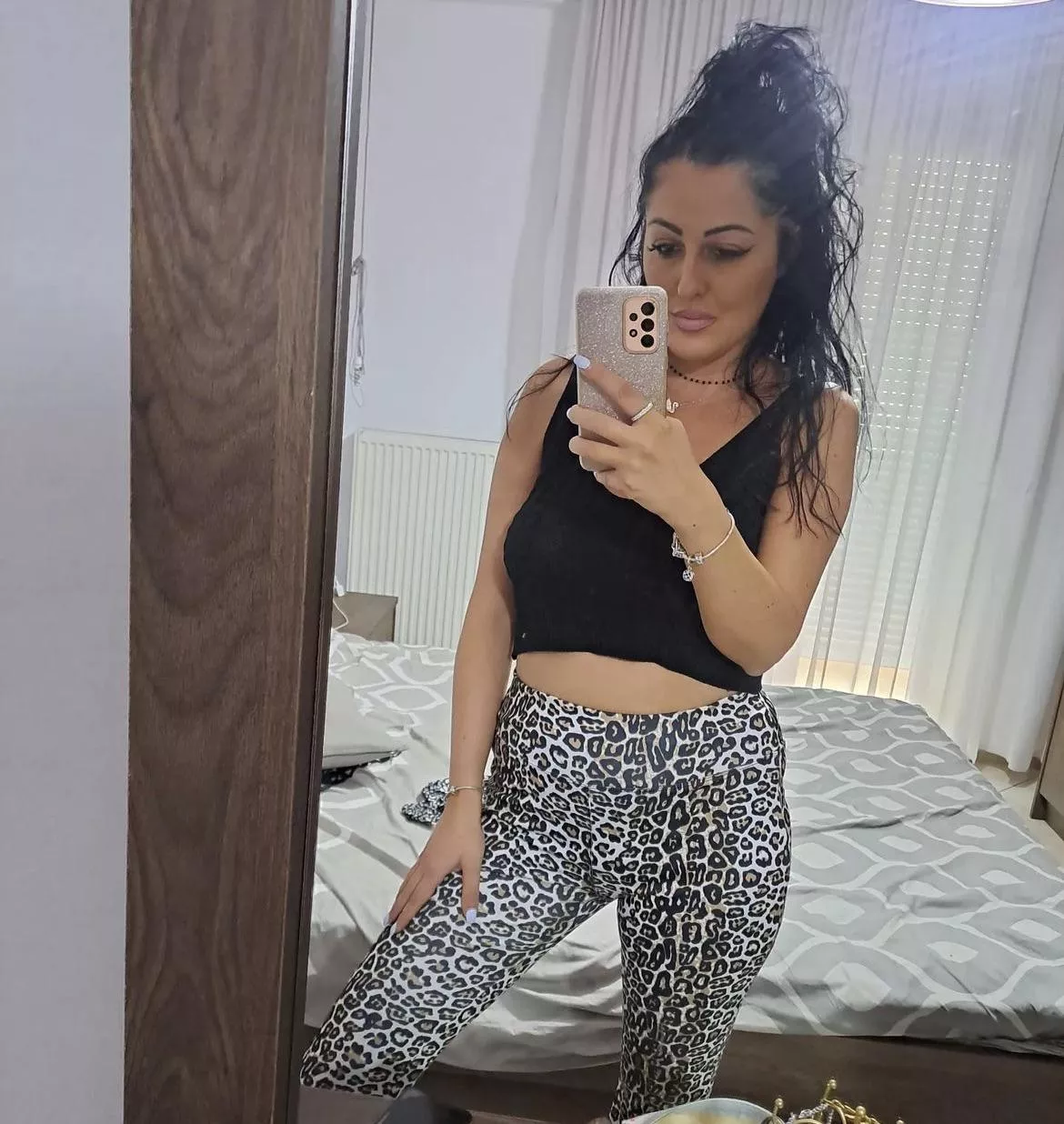 [34][F4M][manhattan] looking to fool around with a hung guy because hubby is small posted by ant_luc1