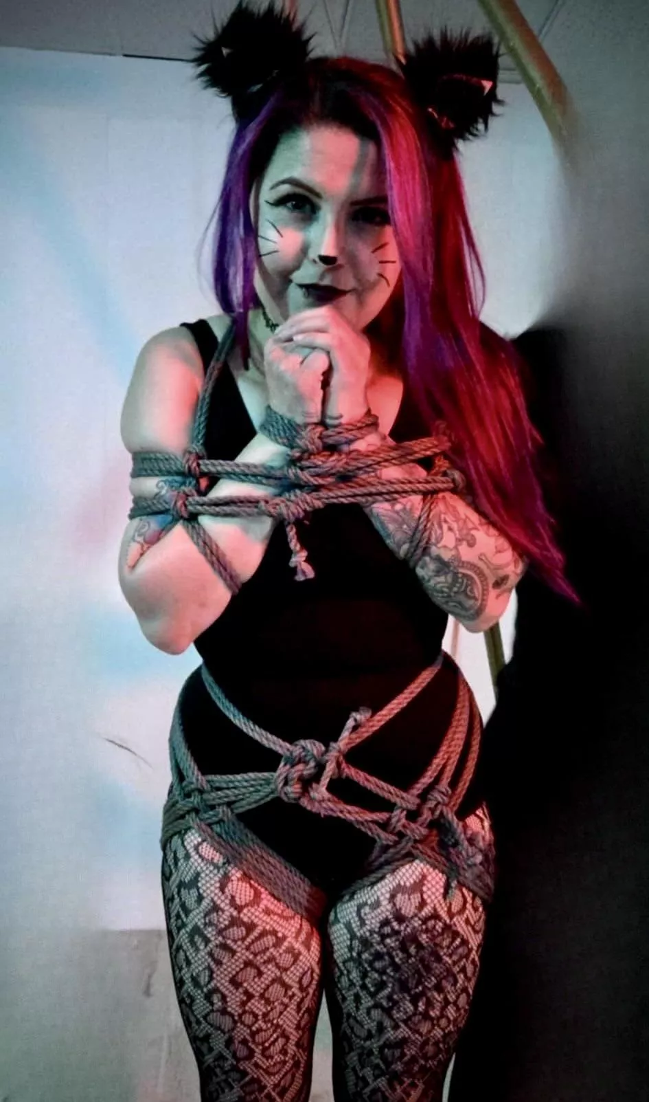 Belated Halloween post 🎃🐈‍⬛🪢 posted by KinkyKaya