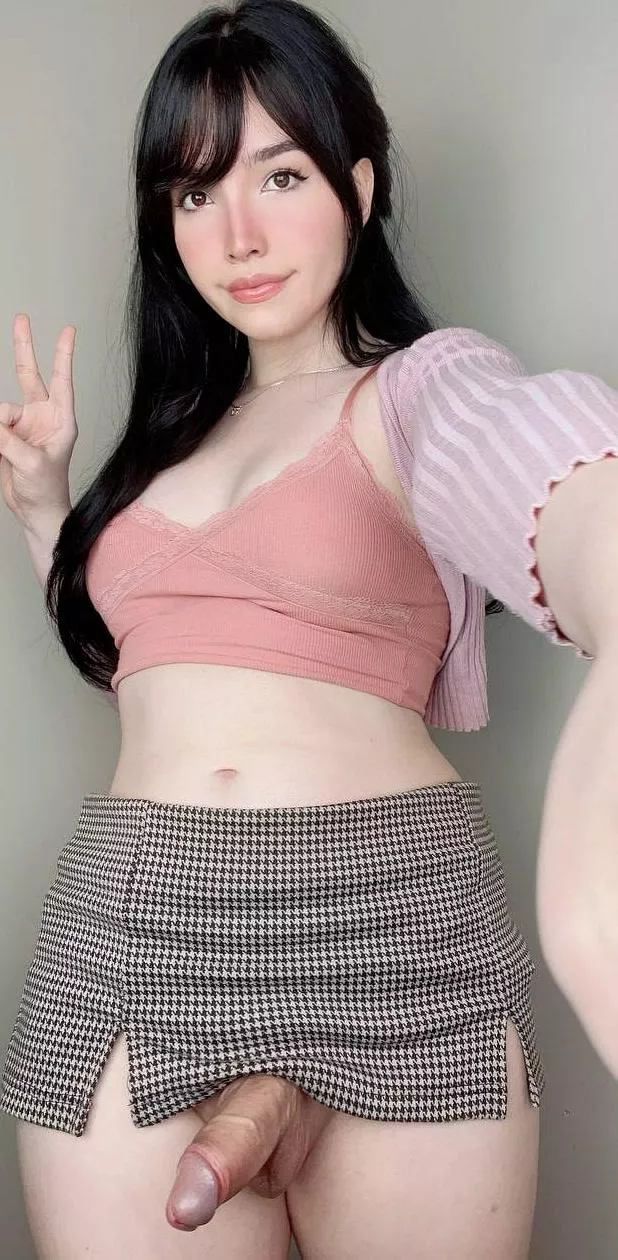 Can I convince you to suck on the first date? 😼 posted by ArianaAngelsxo