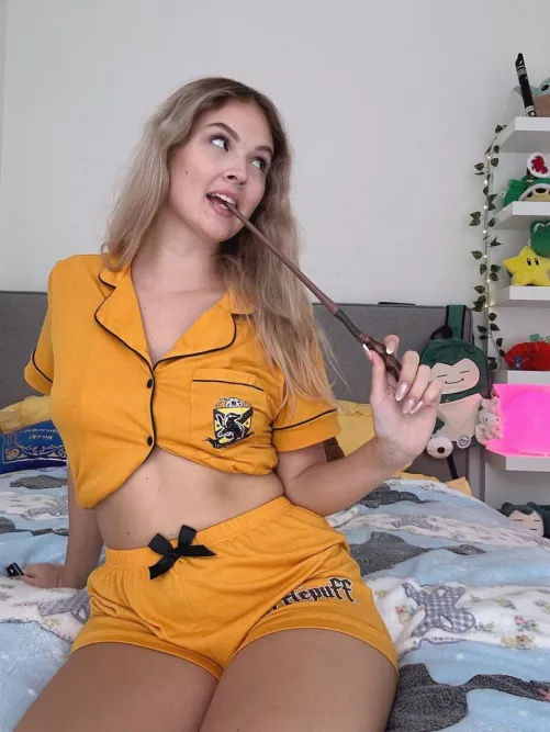 i need a guy who stares at me like ron stares at hermione by babydreamerbuttercup