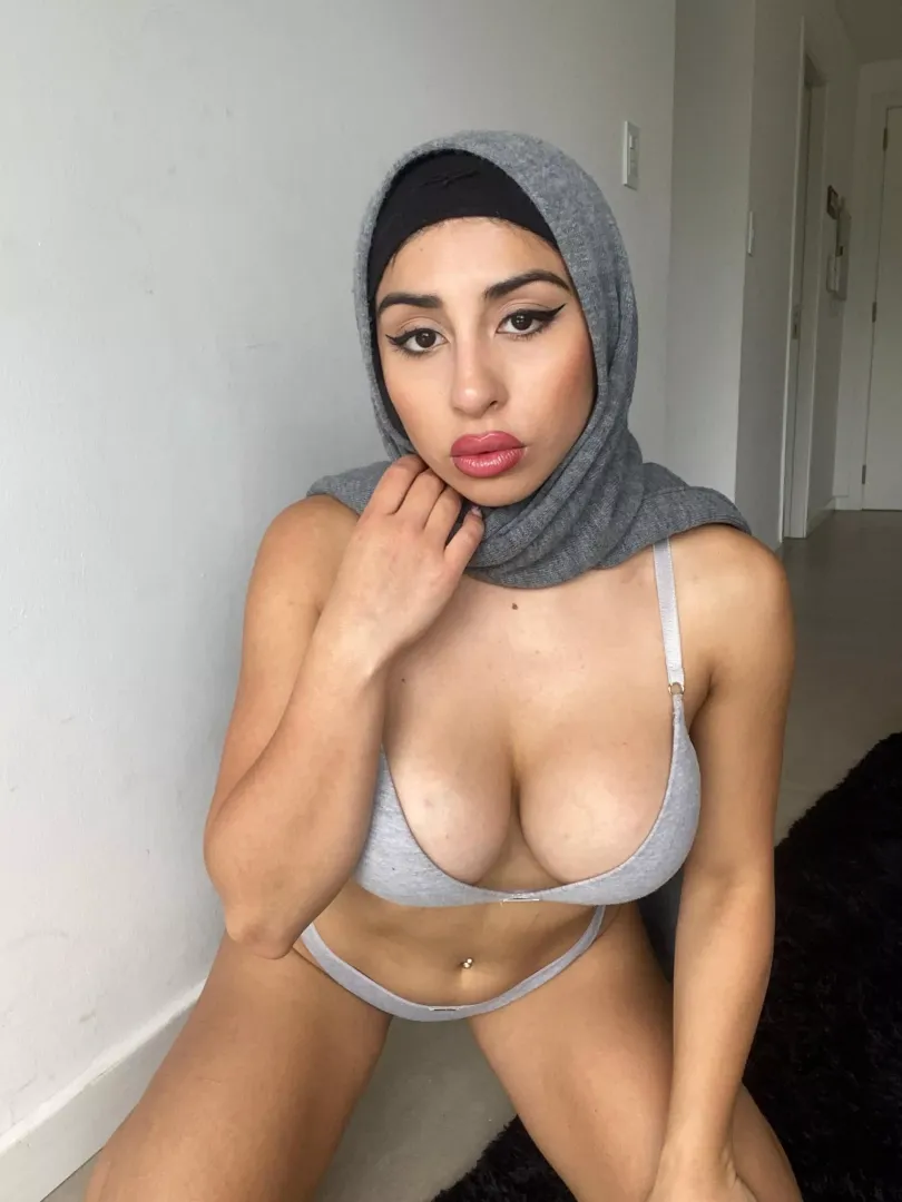 I need a white man to show me how a good fucking should be like 🤤 posted by EmpressMing